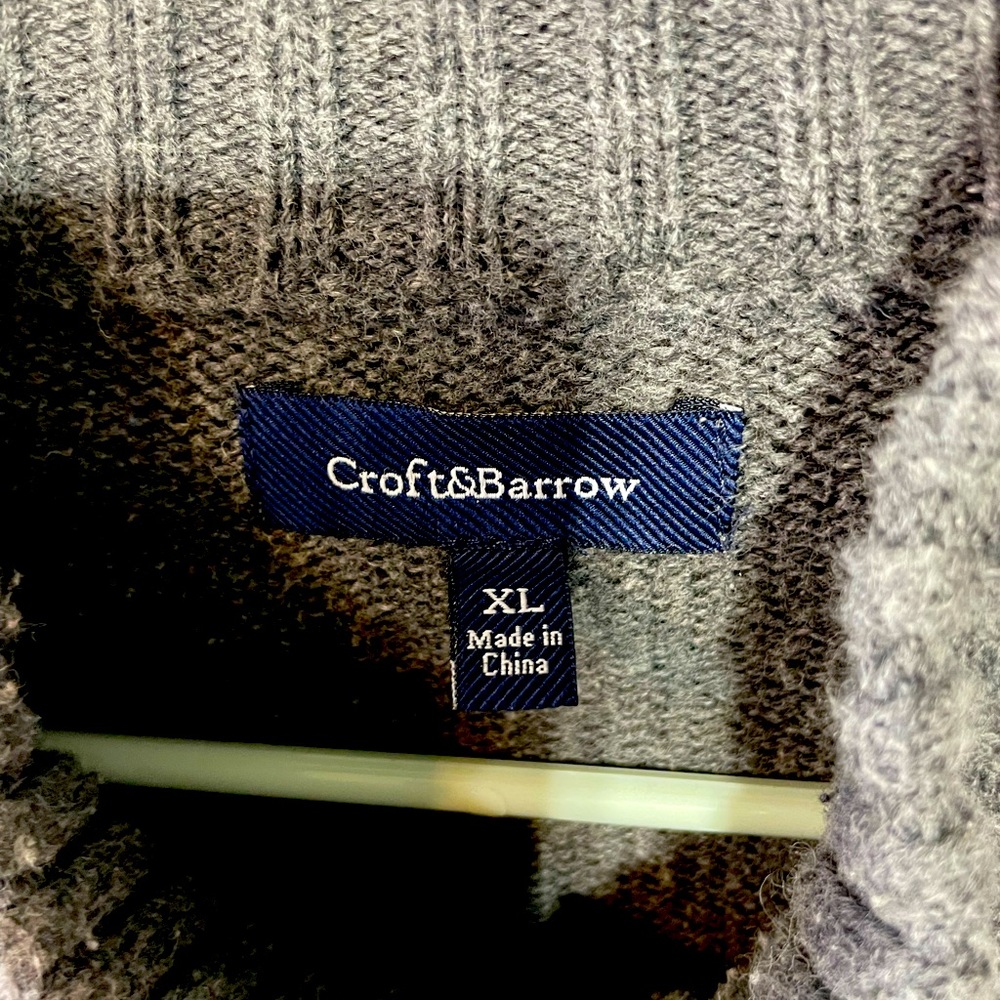 Men’s vNeck sweater